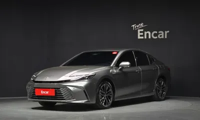 Toyota Camry · 2025 год