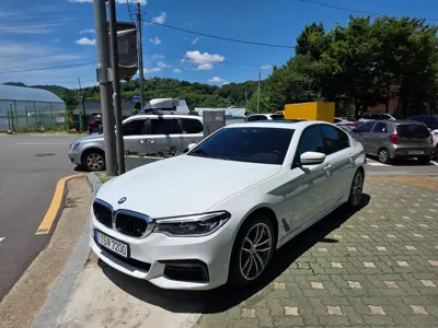 BMW 5-Series · 2017 год