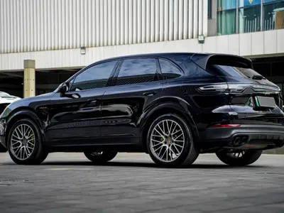 Porsche Cayenne Hybrid 2022, 20000 км, за 456100 CNY - фото 16