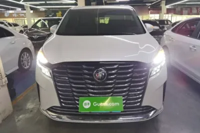 Buick GL8 2023, 130900 км, за 176134.52 CNY
