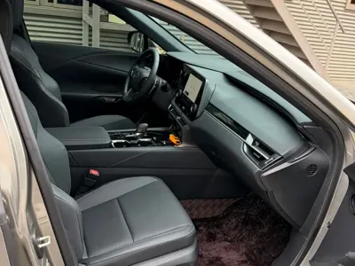 Lexus RX 2025, 6300 км, за 375800 CNY - фото 9