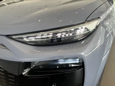 Audi 奥迪Q6L Sportback e-tron 2025, 10000 км, за 246800 CNY - фото 13