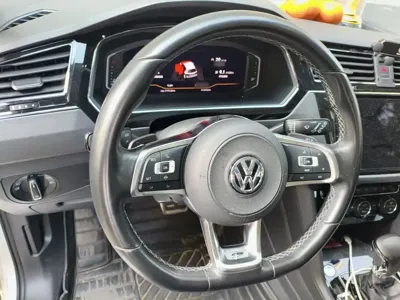 Volkswagen Tiguan L 2019, 91600 км, за 99900 CNY