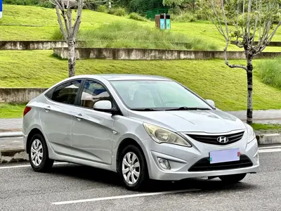 Hyundai Verna 2011, 180000 км, за 7800 CNY