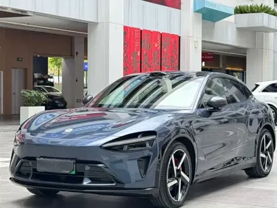 Xiaomi 小米YU7 · 2025 год