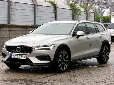 Volvo V60 2022, 40480 км, за 33300000 KRW - фото 2