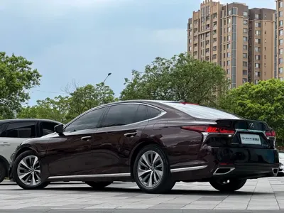 Lexus LS 2019, 70000 км, за 298000 CNY