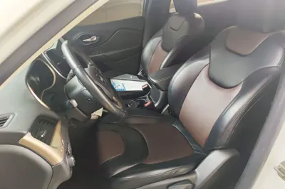 Jeep Cherokee 2016, 71400 км, за 42045.44 CNY - фото 14