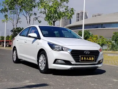 Hyundai Verna 2017, 86000 км, за 23800 CNY