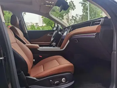 Hongqi Hongqi HS7 PHEV 2025, 5000 км, за 149800 CNY - фото 9