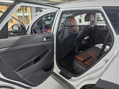 Hyundai Tucson 2018, 119793 км, за 10900000 KRW - фото 12