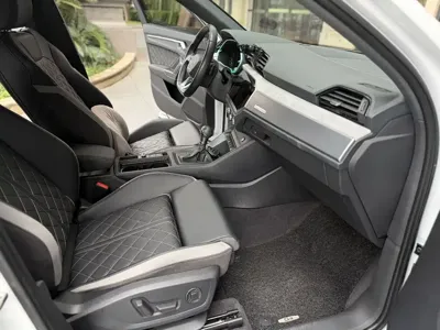 Audi Q3 2025, 12000 км, за 132700 CNY