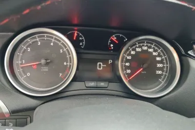 Peugeot 408 2016, 115700 км, за 37579.17 CNY - фото 8