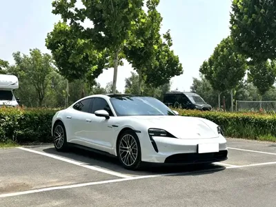 Porsche Taycan 2021, 35000 км, за 340800 CNY