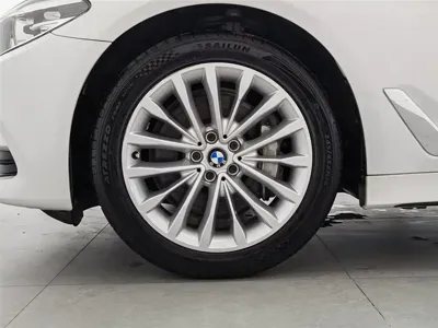 BMW 5 Series 2019, 72500 км, за 140800 CNY - фото 17