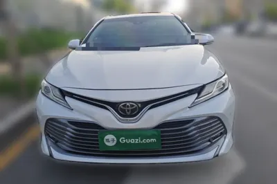 Toyota Camry 2019, 83100 км, за 92138.75 CNY