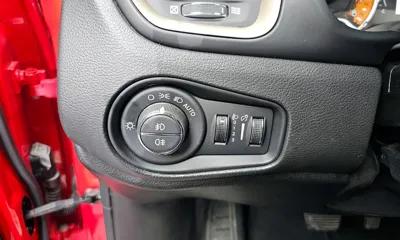 Jeep Renegade 2016, 55850 км, за 9900000 KRW - фото 19