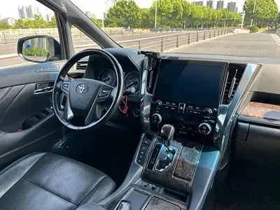 Toyota Alphard 2022, 90000 км, за 528000 CNY