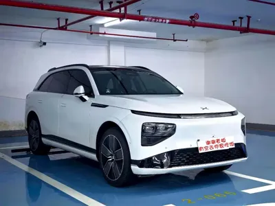 Xpeng G9 · 2022 год