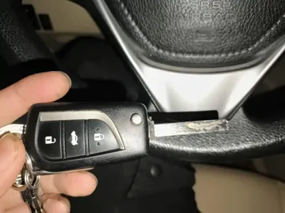Toyota Corolla 2015, 119500 км, за 39900 CNY - фото 12