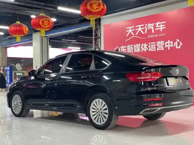Volkswagen Lavida 2018, 111000 км, за 37500 CNY