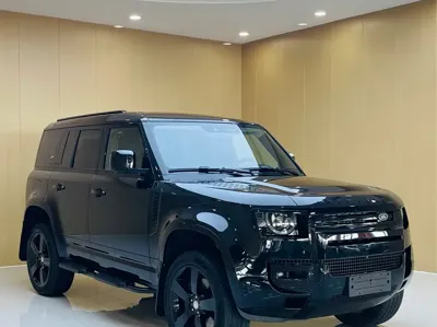Land Rover Defender 2024, 18000 км, за 638000 CNY