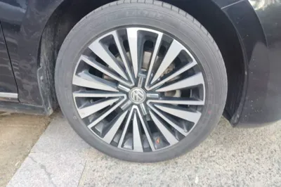 Volkswagen Passat 2020, 80399 км, за 94462.61 CNY
