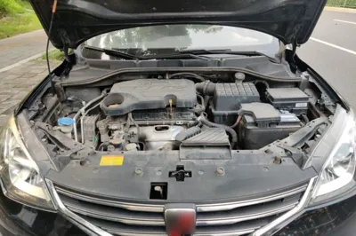 Roewe 360 2015, 134900 км, за 18471.16 CNY