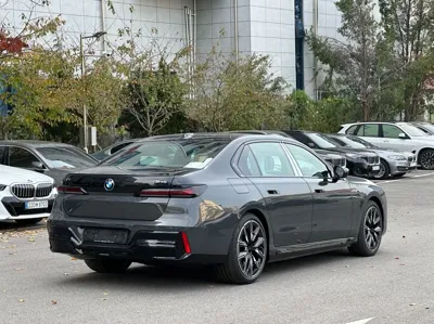 BMW i7 2025, 9600 км, за 183000000 KRW