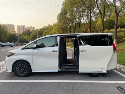 Lexus LM 2021, 220000 км, за 568000 CNY