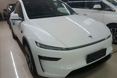Tesla Model Y 2026, 200 км, за 256941.15 CNY