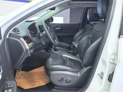 Jeep Cherokee 2016, 110800 км, за 32800 CNY - фото 9