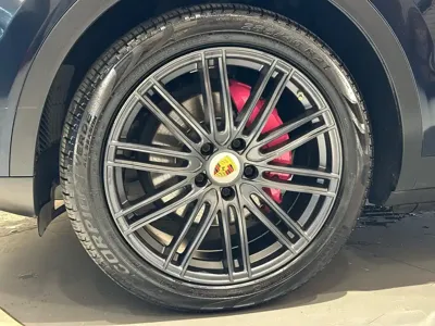 Porsche Cayenne 2020, 60000 км, за 468000 CNY