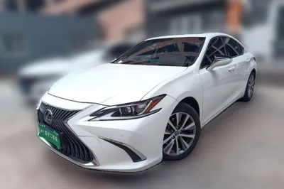 Lexus ES 2018, 94000 км, за 151037.28 CNY - фото 1