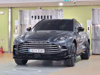 Astonmartin DBX · 2023 год