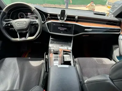 Audi A6L 2022, 70000 км, за 239800 CNY - фото 8