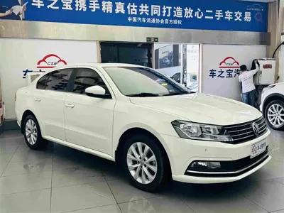 Volkswagen Lavida 2016, 136400 км, за 34800 CNY