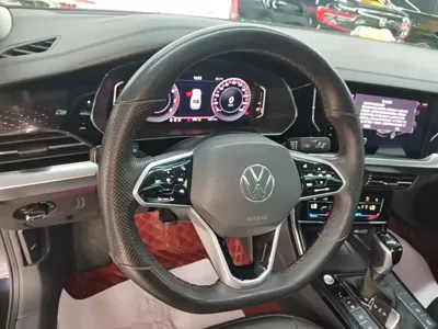 Volkswagen Passat 2023, 60800 км, за 131100 CNY - фото 11