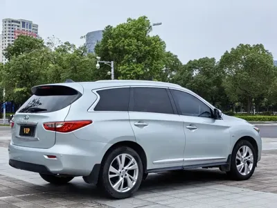 Infiniti JX 2014, 136000 км, за 45800 CNY
