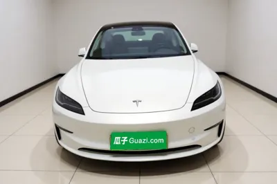 Tesla Model 3 2025, 9900 км, за 233047.98 CNY