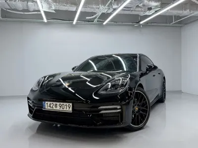 Porsche Panamera · 2021 год