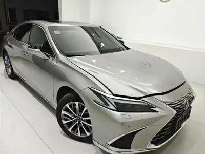 Lexus ES 2026, 5400 км, за 208000 CNY