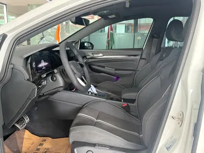 Volkswagen Golf 2023, 19000 км, за 156800 CNY