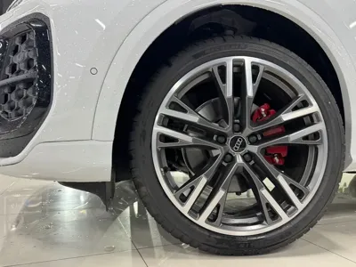 Audi Q5 2025, 21 км, за 97000000 KRW