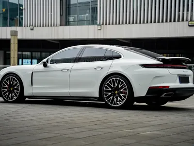 Porsche Panamera 2024, 18000 км, за 808800 CNY