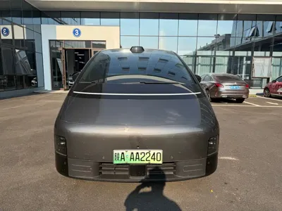 Li Auto Li MEGA 2025, 12000 км, за 410000 CNY - фото 1