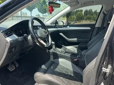 Volkswagen 迈腾 PHEV 2022, 70000 км, за 79000 CNY - фото 9
