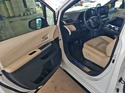 Toyota Sienna 2023, 72700 км, за 210100 CNY - фото 16