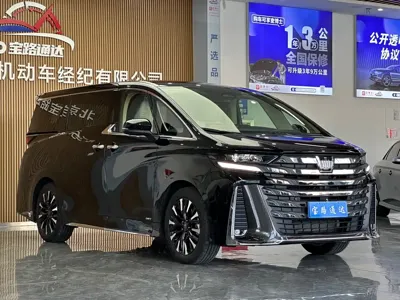 Toyota Vellfire 2025, 3000 км, за 848000 CNY