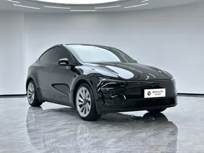 Tesla Model Y 2026, 6000 км, за 276800 CNY